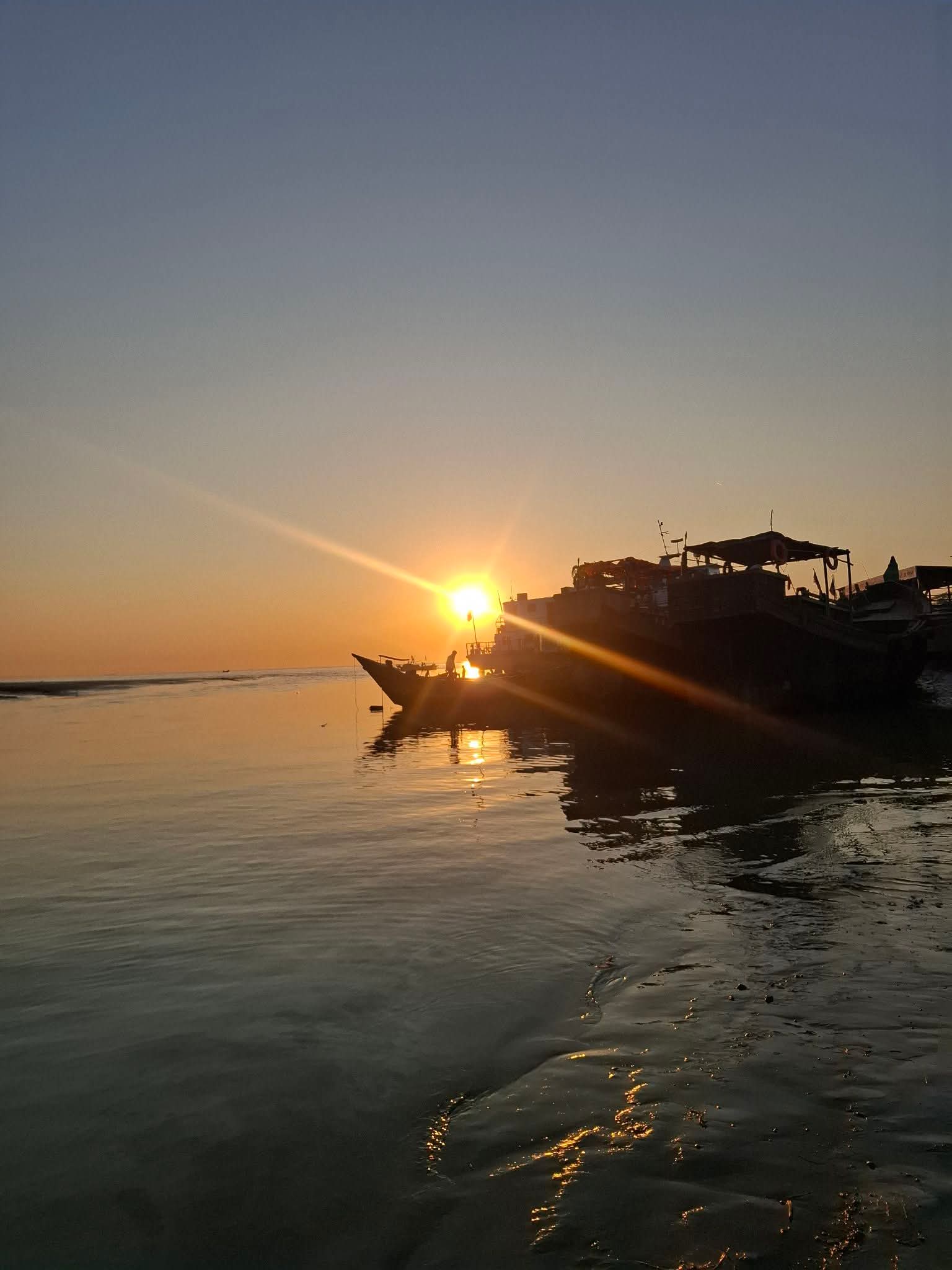 সন্ধ্যার সৌন্দর্য সূর্য ডোবার মুহূর্ত সুন্দর দৃশ্য। সূর্য ডোবার সুন্দর ছবি।