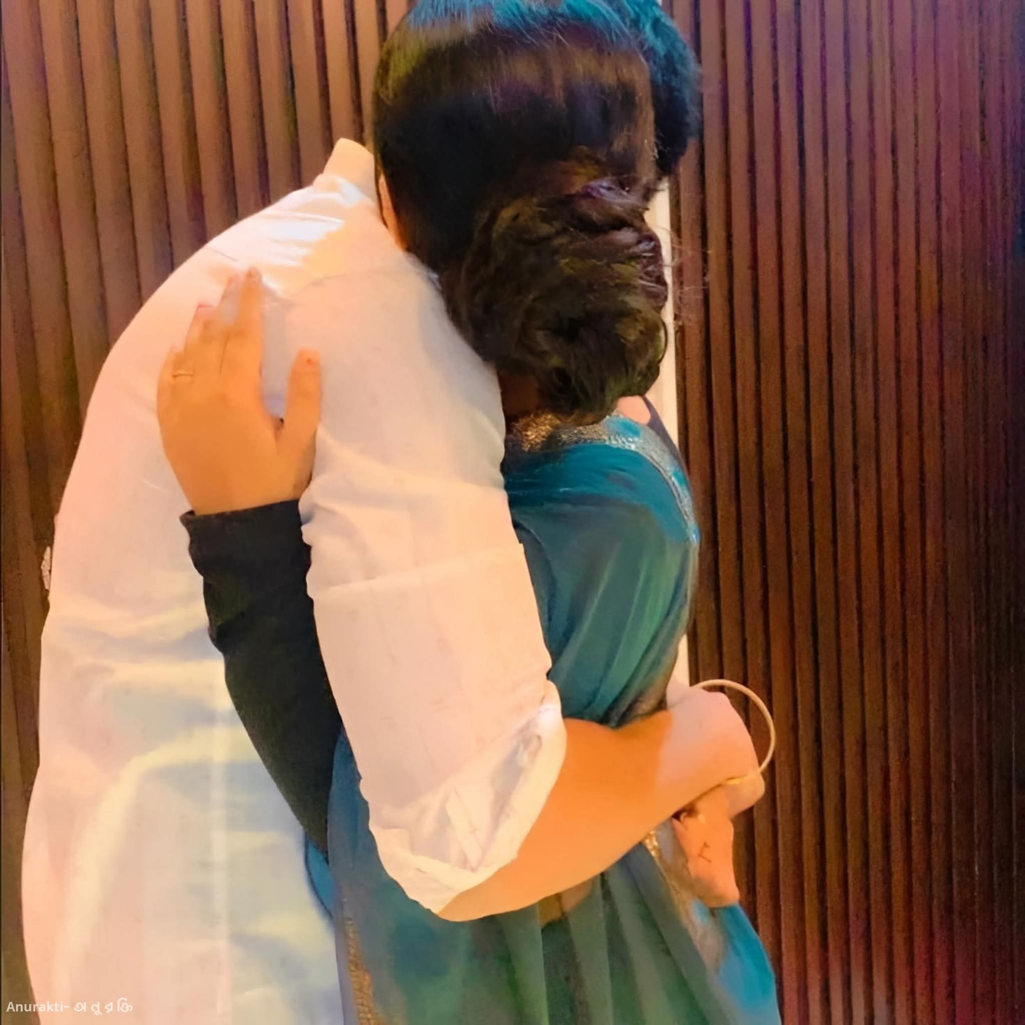 তেমন কিছুই চাইনি জীবনে, চেয়েছি শুধু জড়িয়ে রেখো কিংবা জড়িয়ে রাখতে দিও।🌸🫂❤️