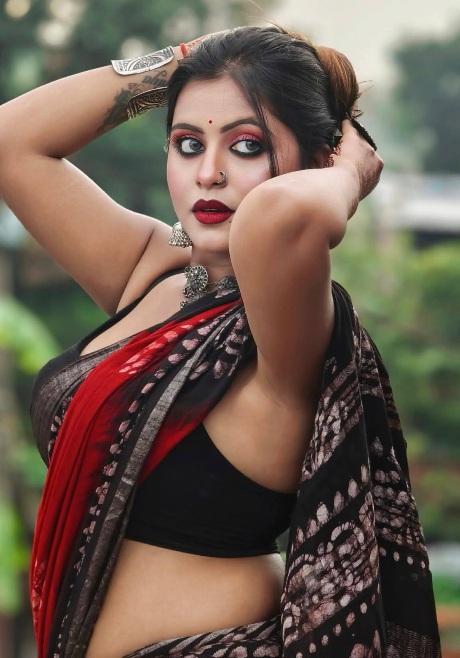 Mahiya - Indian Saree Beauty - Indian Saree Model - Indian Women Model - Black Saree Lover - Indian Blouse Design - Indian Bra Fashion - Indian Saree Blouse Sondori