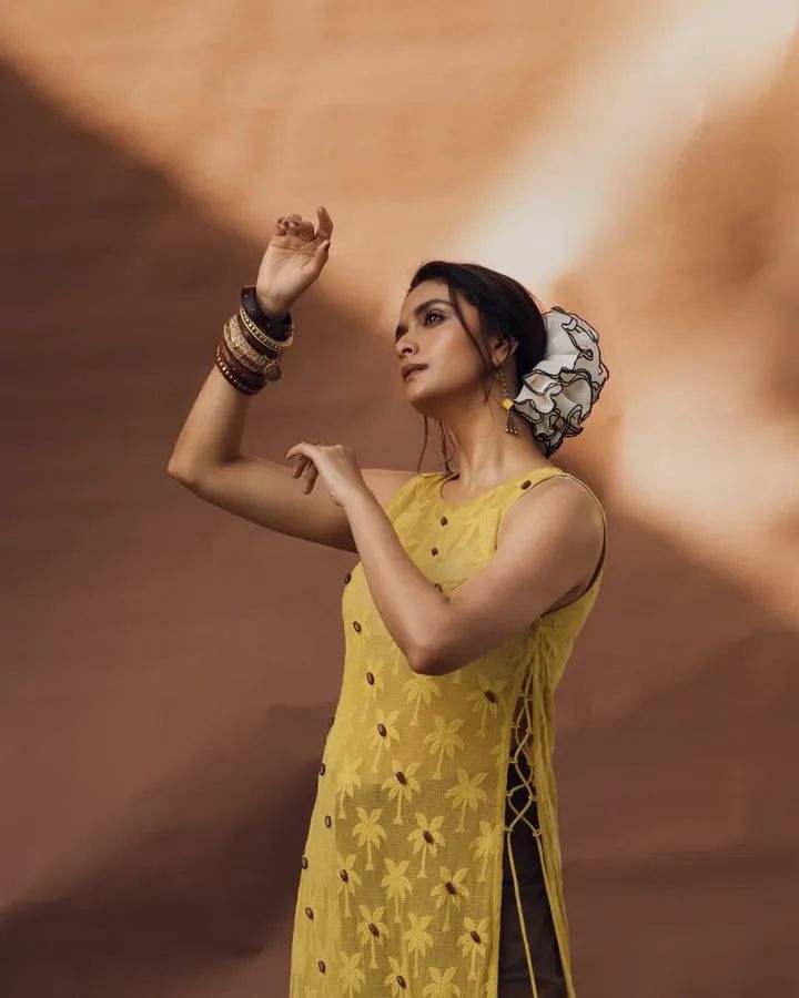 Keerthy Suresh - Bollywood Hot Actor - Bollywood Female Actor - Bollywood Hot Photo - Indian Girl Photo