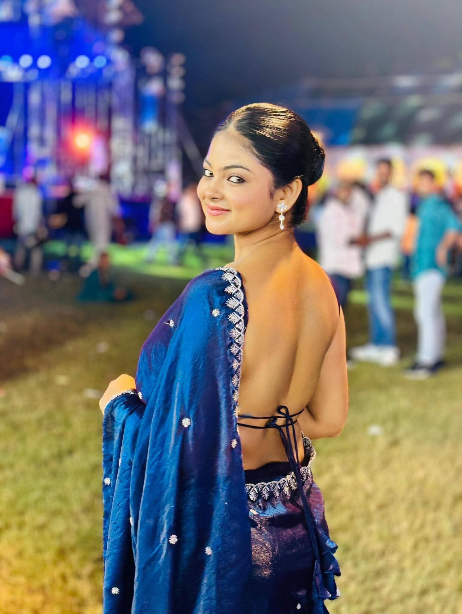 Piyali Pihu Biswas - Indian Saree Model - Indian Backless Blouse Style - Indian Blouse Design - Indian Saree Beauty - Indian Woman Photo - Blue Saree Beauty