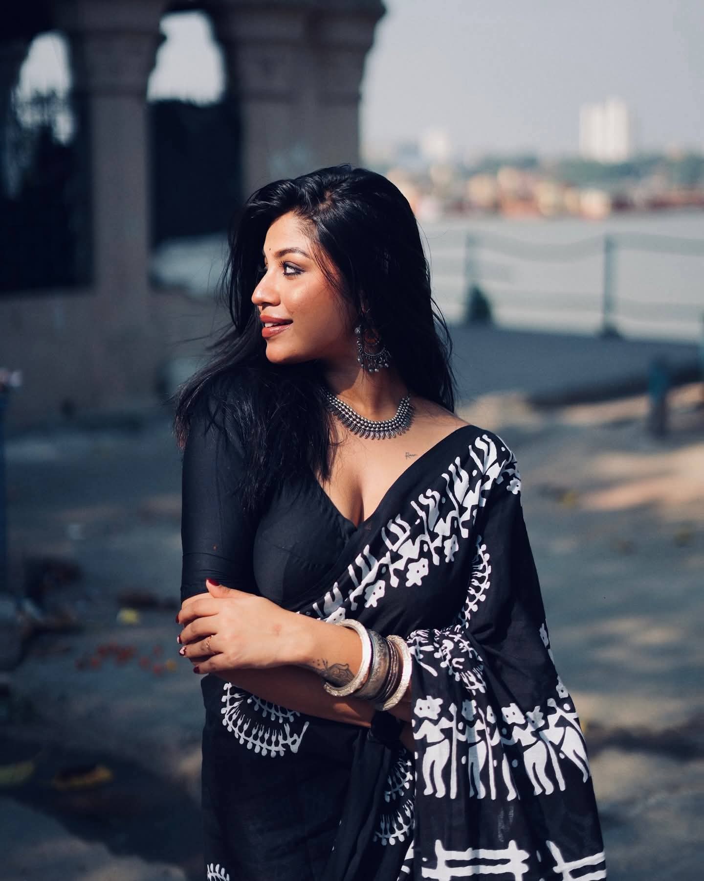 Jayasmita Dasgupta - Kolkata Saree Style - Kolkata Saree Beauty - Kolkata Woman Navel - Kolkata Hot Leady Photo - Black Blouse Beauty - Kolkata Blouse Design - Black Blouse Fashion - Kolkata Saree Sondori - Kolkata Saree Blouse Model