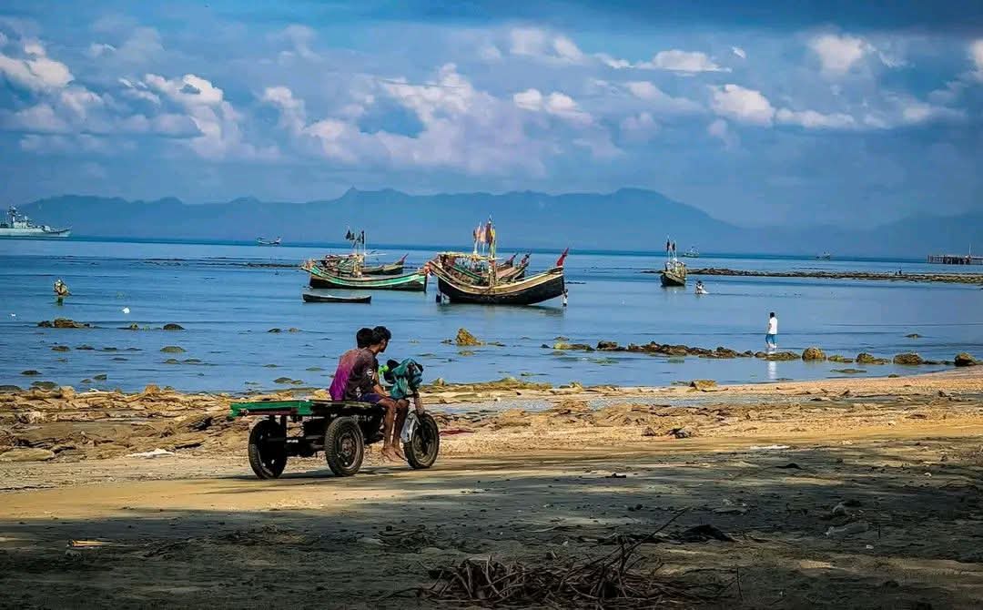 সেন্টমার্টিন পূর্ব বিচের সুন্দর দৃশ্য। সেন্টমার্টিনের সুন্দর ছবি। সেন্টমার্টিনের মনোমুগ্ধকর পরিবেশের সুন্দর দৃশ্য।
