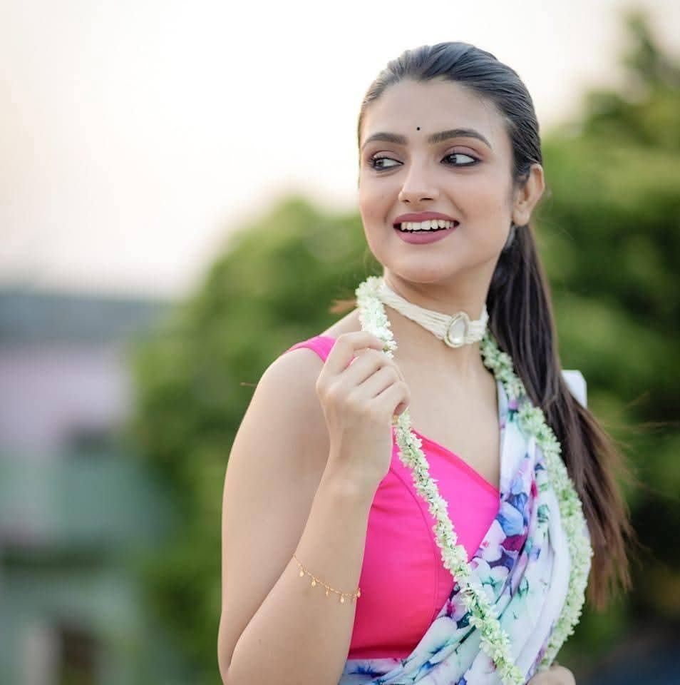 Madhurima Chakraborty - Indian Saree Sondori - Indian Saree Beauty - Indian Blouse Design - Indian Blouse Style - Indian Girl Photo - Indian Saree Blouse Lover