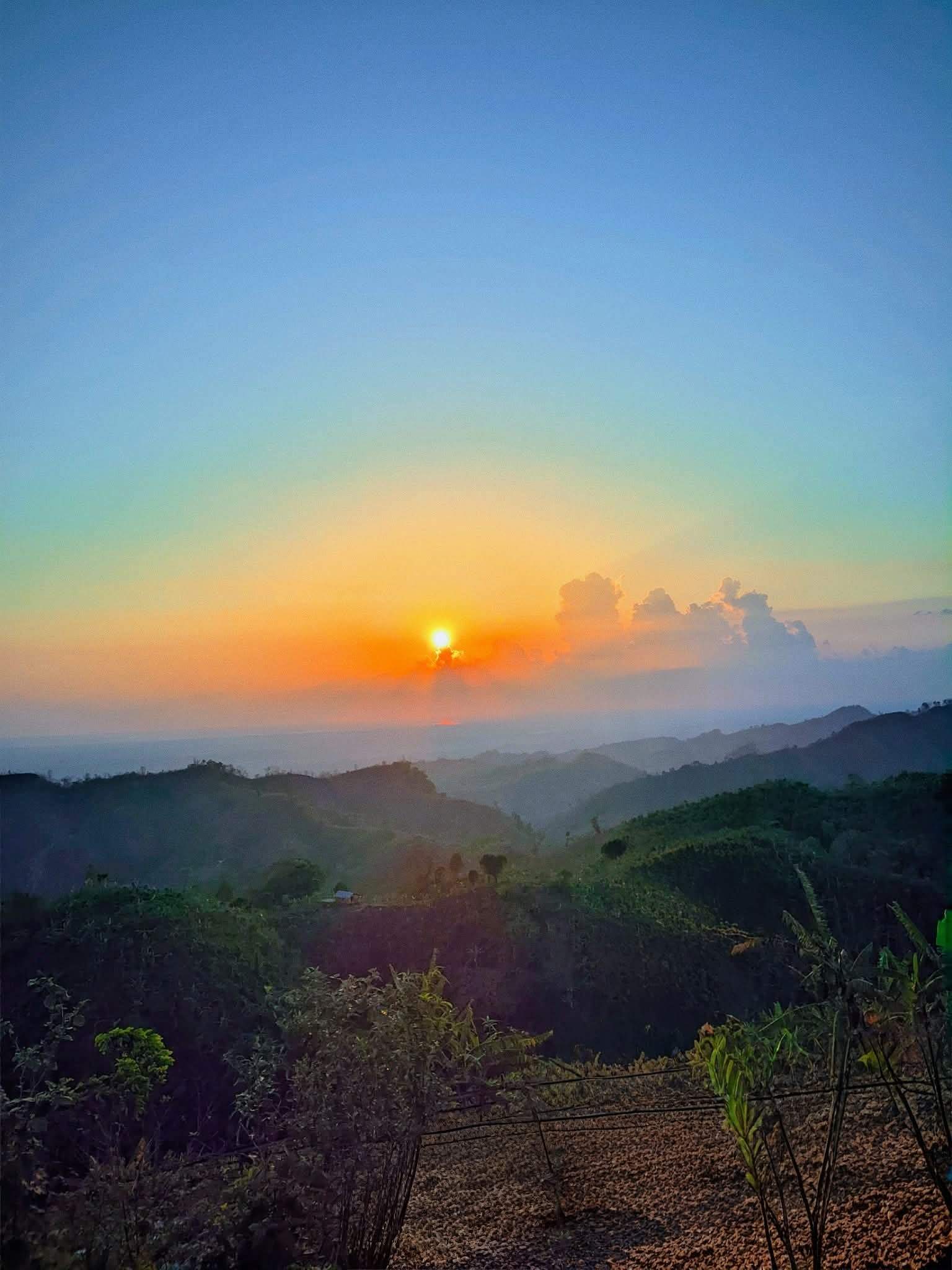 মারায়নতং পাহাড়ে যখন সূর্যাস্তের সুন্দর দৃশ্য।পাহাড়ের সুন্দর ছবি।❤️