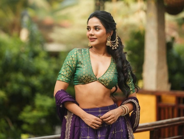 Aishwarya Dutta - Indian Blouse Fashion - Indian Blouse Beauty - Indian Girl Photo - Indian Blouse Style - Indian Blouse Design - Indian Blouse Lover