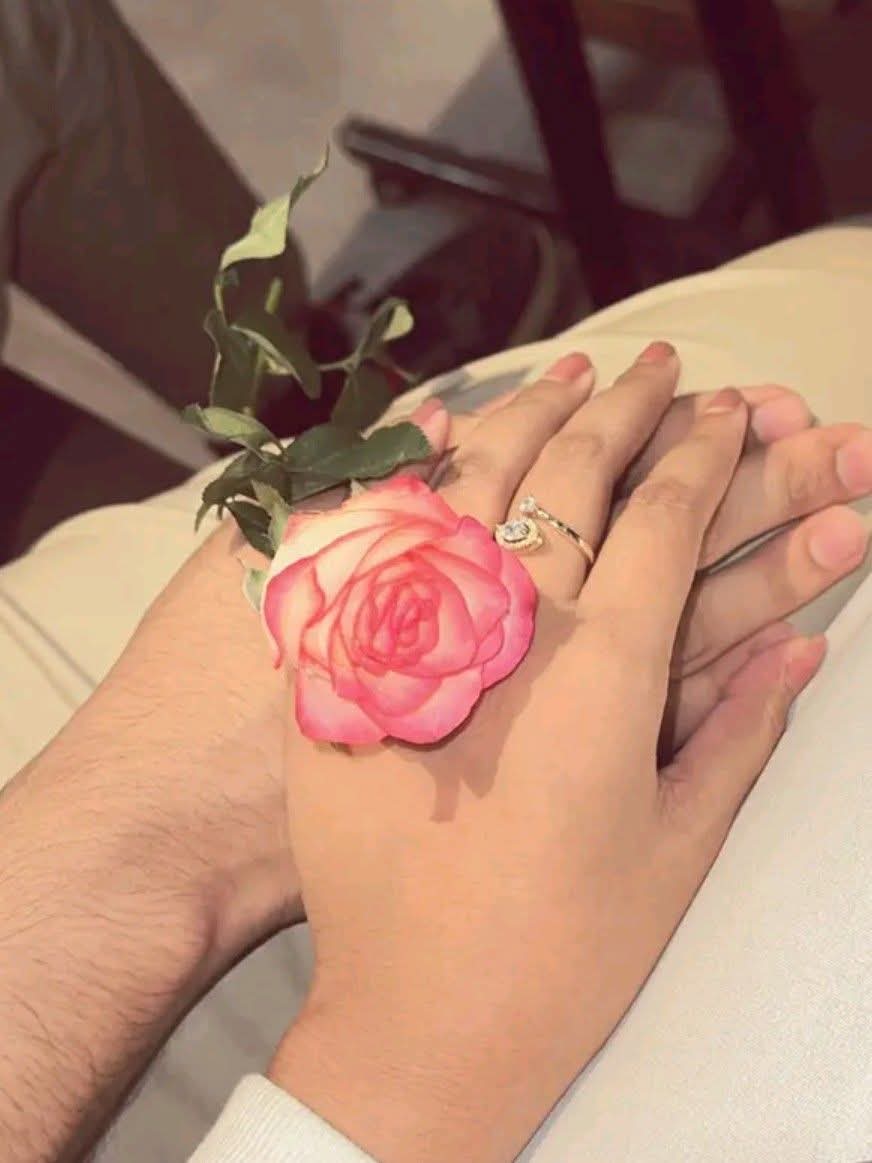 ভালোবাসা সে তো শুধু একটা শব্দ, যত্নে রেখে বুঝিয়ে দিতে হয় ভালোবাসা কতখানি।❤️🕊️