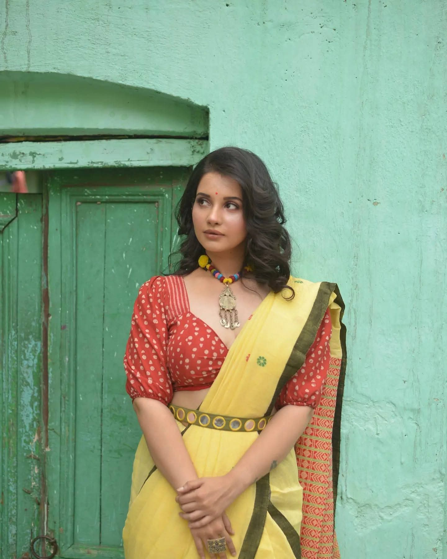 Angana Roy - Indian Saree Beauty - Indian Saree Blouse Model - Indian Blouse Design - Indian Blouse Style - Indian Girl Photo - Yellow Saree Beauty - Indian Blouse Lover - Indian Saree Sondori