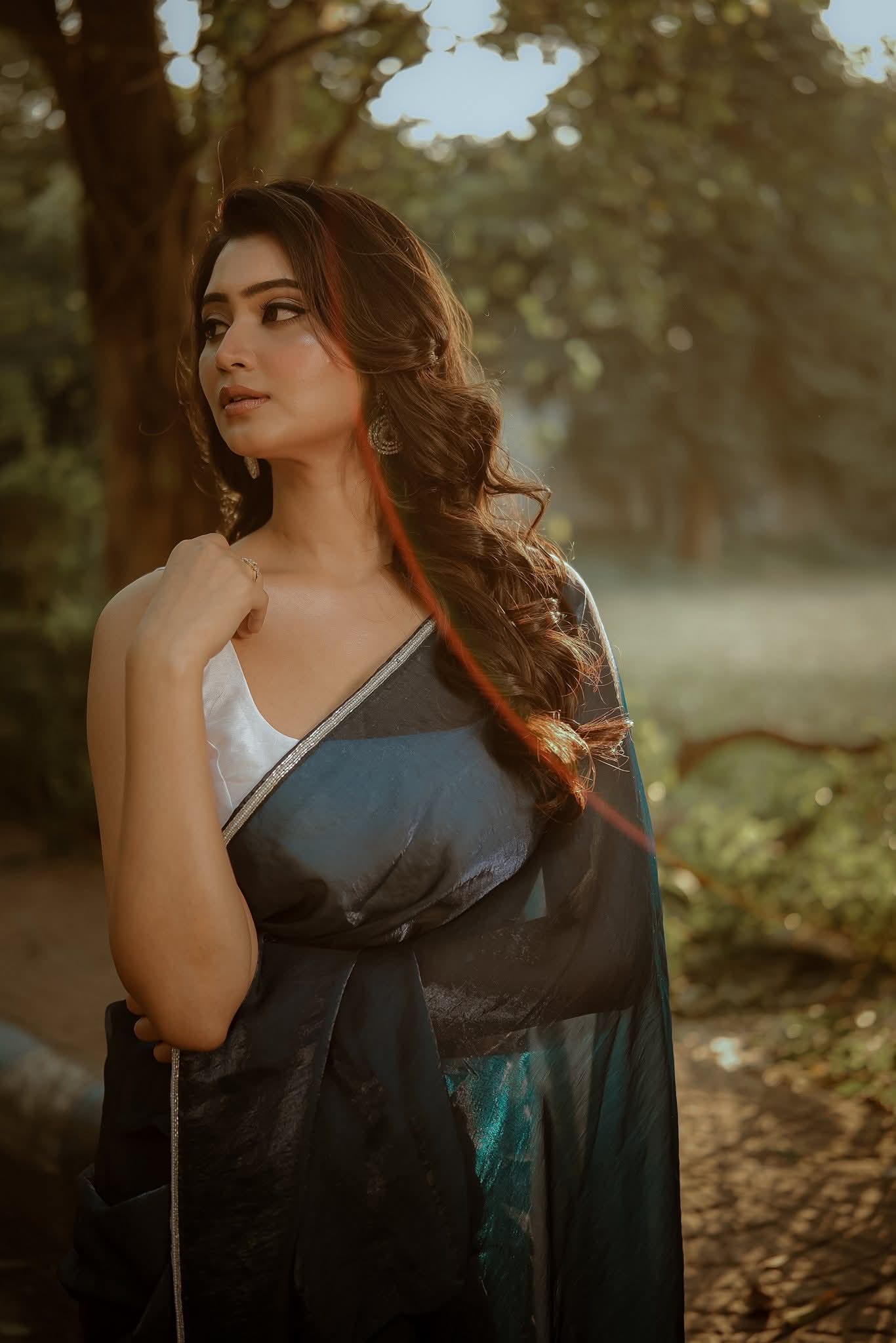 Ankita Mallick - Kolkata Saree Model - Red Saree Girl Photo - Indian Girl Photo - White Blouse Style -  Saree - Kolkata Saree Beauty - Kolkata Saree Style - Kolkata Saree Fashion - Kolkata Saree Sondori