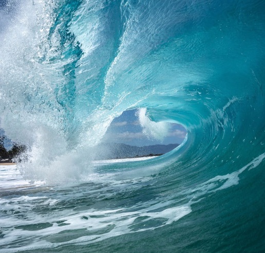 Inside a heavy shorebreak wave on the north shore of Oahu, Hawaii 🌊