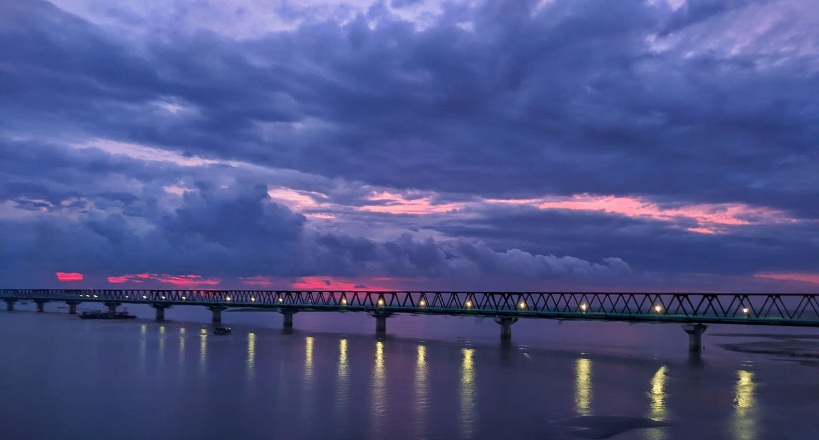 যমুনা রেলওয়ে সেতুর সুন্দর দৃশ্য। সিরাজগঞ্জ-টাঙ্গাইল, বাংলাদেশ।