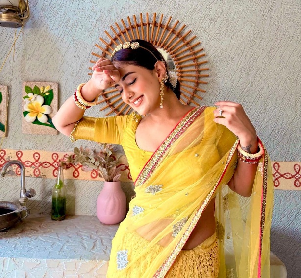 Natasha Singh - Indian Saree Model - Indian Saree Blouse Style - Indian Blouse Design - Indian Hot Girl Photo - Indian Saree Fashion - Indian Saree Shoot - Indian Blouse Style - Indian Yellow Saree Blouse Fashion - Indian Saree Beauty - Indian Saree Style - Indian Saree Photoshoot