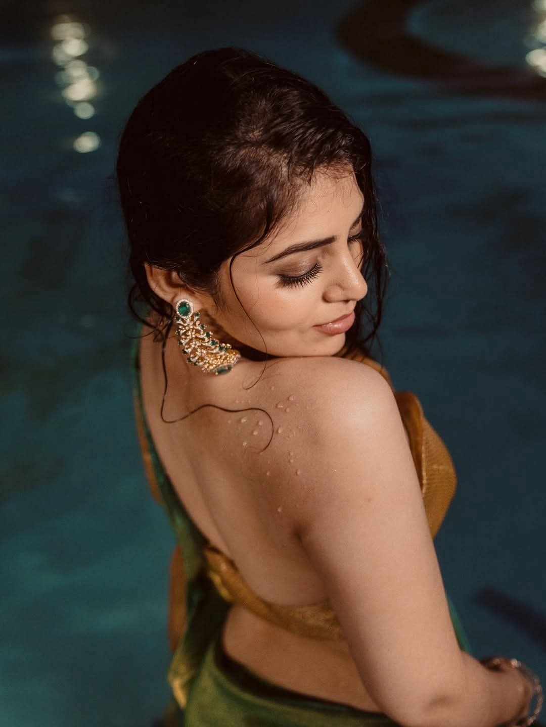 Bandhavi Sridhar - Indian Saree Blouse Model - Indian Blouse Design - Indian Saree Shoot - Indian Saree Beauty - Indian Blouse Style - Indian Blouse Fashion - Indian Hot & Sexy Leady Photo - Indian Blouse Lover - Indian Blouse Style - Indian Saree Photoshoot