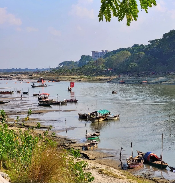 শীতের মৌসুমে প্রিয় ব্রহ্মপুত্র নদ, ময়মনসিংহ, বাংলাদেশ।❤️