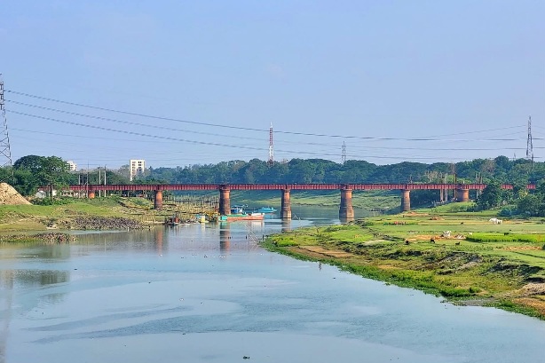 ব্রহ্মপুত্র নদ, কেওয়াটখালী রেল ব্রিজ।ময়মনসিংহ, বাংলাদেশ।