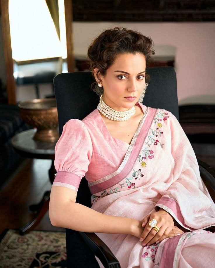 Kangana Ranaut - Bollywood Saree Fashion - Bollywood Saree Look - Bollywood Saree Model - Bollywood Saree Beauty - Bollywood Blouse Lover - Bollywood Saree Lover - Bollywood Saree Shoot - Bollywood Beautiful Girl Photo - Bollywood Saree Sondori - Bongo Saree Beauty - Bollywood Saree Photoshoot