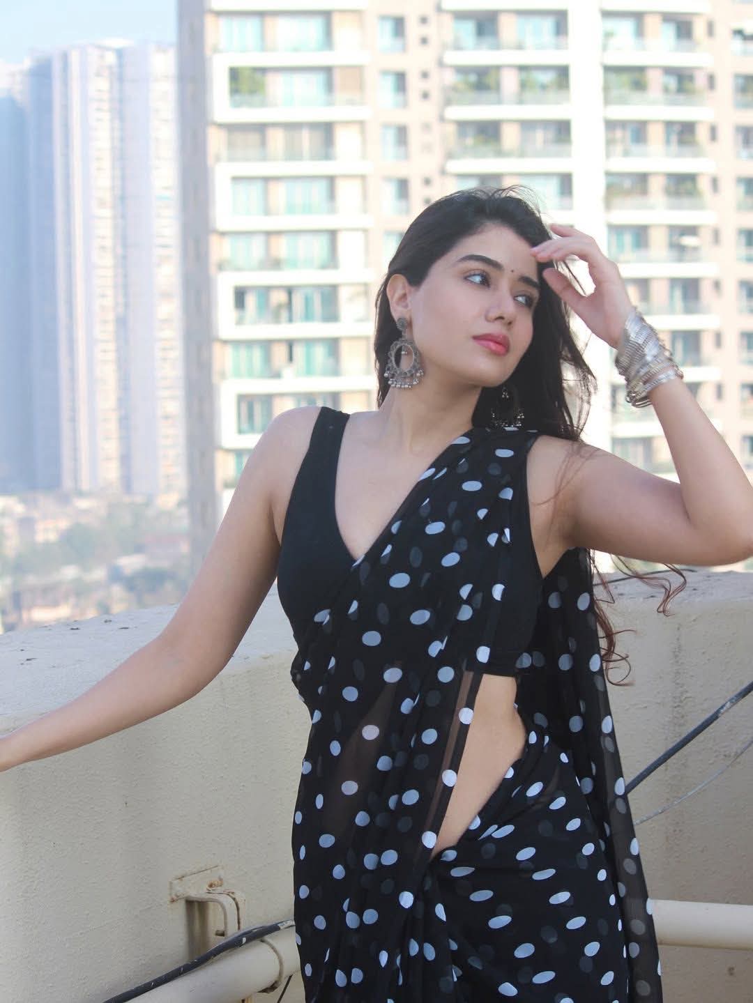 Aarti Chhikara - Indian Saree Blouse Model - Indian Blouse Design - Indian Saree Shoot - Indian Saree Beauty - Indian Blouse Beauty - Indian Blouse Fashion - Indian Hot Leady Photo - Black Blouse Lover - Indian Blouse Style - Indian Saree Photoshoot
