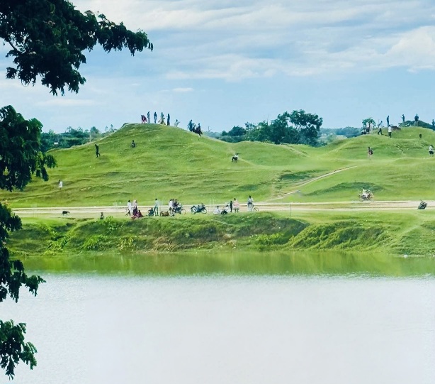 সুনামগঞ্জের তাহিরপুরে মোহনীয় শহিদ সিরাজ লেকের সুন্দর দৃশ্য।❤️