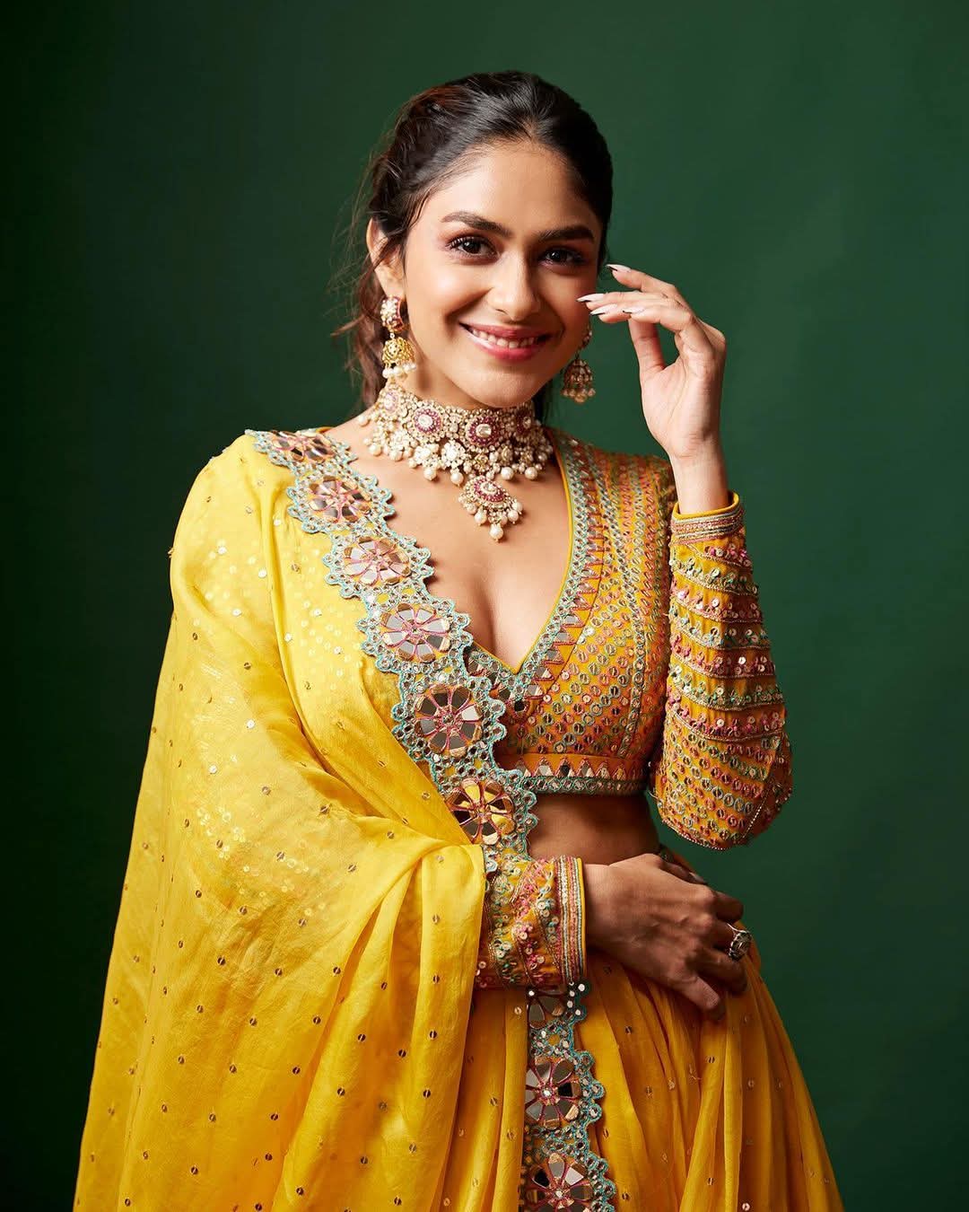 Mrunal Thakur - Telugu Saree Fashion - Telugu Saree Look - Telugu Saree Beauty - Telugu Saree Shoot - Telugu Saree River - Telugu Saree Model - Telugu Saree Sondori - Telugu Saree Lover - Telugu Saree Photoshoot - Telugu Saree Lover - Telugu Saree Style