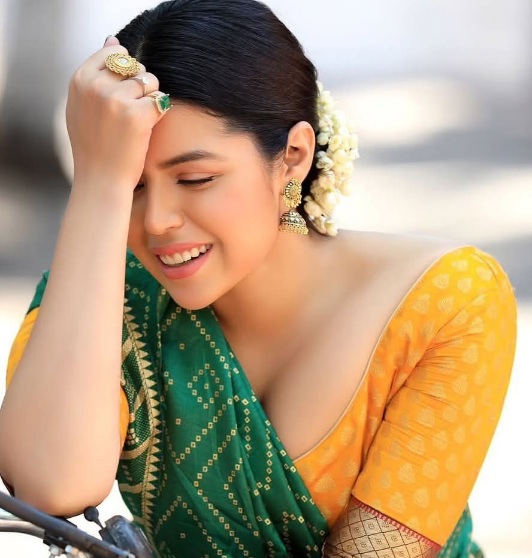 Joyita Chatterjee - Indian Saree Beauty - Indian Hot Saree Model - Orange Saree Lover - Black Blouse Lover - Indian Hot Leady Photo - Indian Saree Shoot - Indian Saree Blouse Fashion - Indian Blouse Design - Indian Saree Blouse Style - Indian Saree Photoshoot