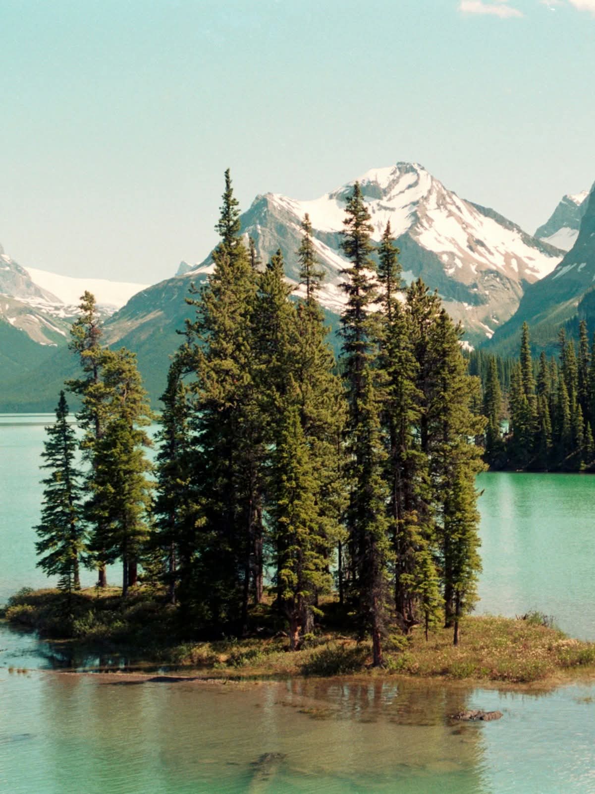 Maligne Lake, Alberta, Canada.