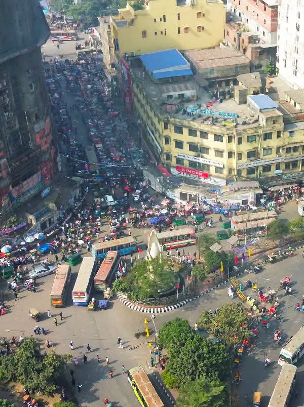 রাজধানীর ব্যস্ততম গুলিস্তান মোড়ের সুন্দর দৃশ্য। গুলিস্তান, ঢাকা, বাংলাদেশ।
#ঢাকা #গুলিস্তান #বাংলাদেশ #ফিউলুক #রাজধানী