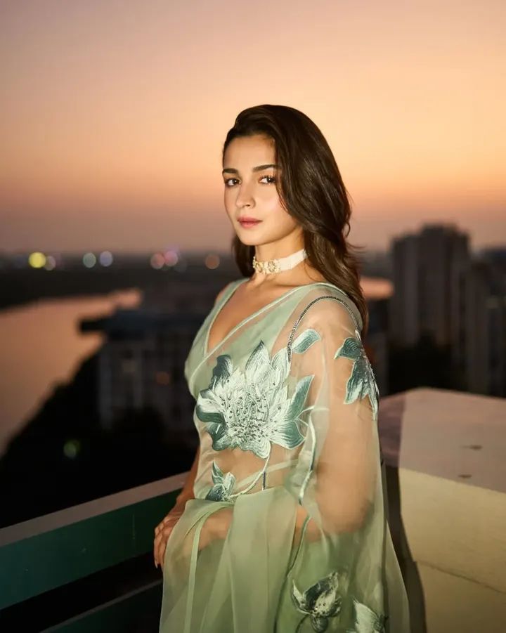 Alia Bhatt - Bollywood Saree Fashion - Bollywood Saree Blouse Model - Bollywood Blouse Design - Bollywood Blouse Fashion - Bollywood Saree Beauty - Bollywood Blouse Beauty - Bollywood Beautiful Leady Actor - Bollywood Blouse Fashion - Bollywood Blouse Style - Bollywood Leady Actor Photo - Bollywood Blouse Photoshoot - Bollywood Blouse Shoot
#AliaBhatt #FewLook #Bollywood #Saree #Blouse #SareeLover