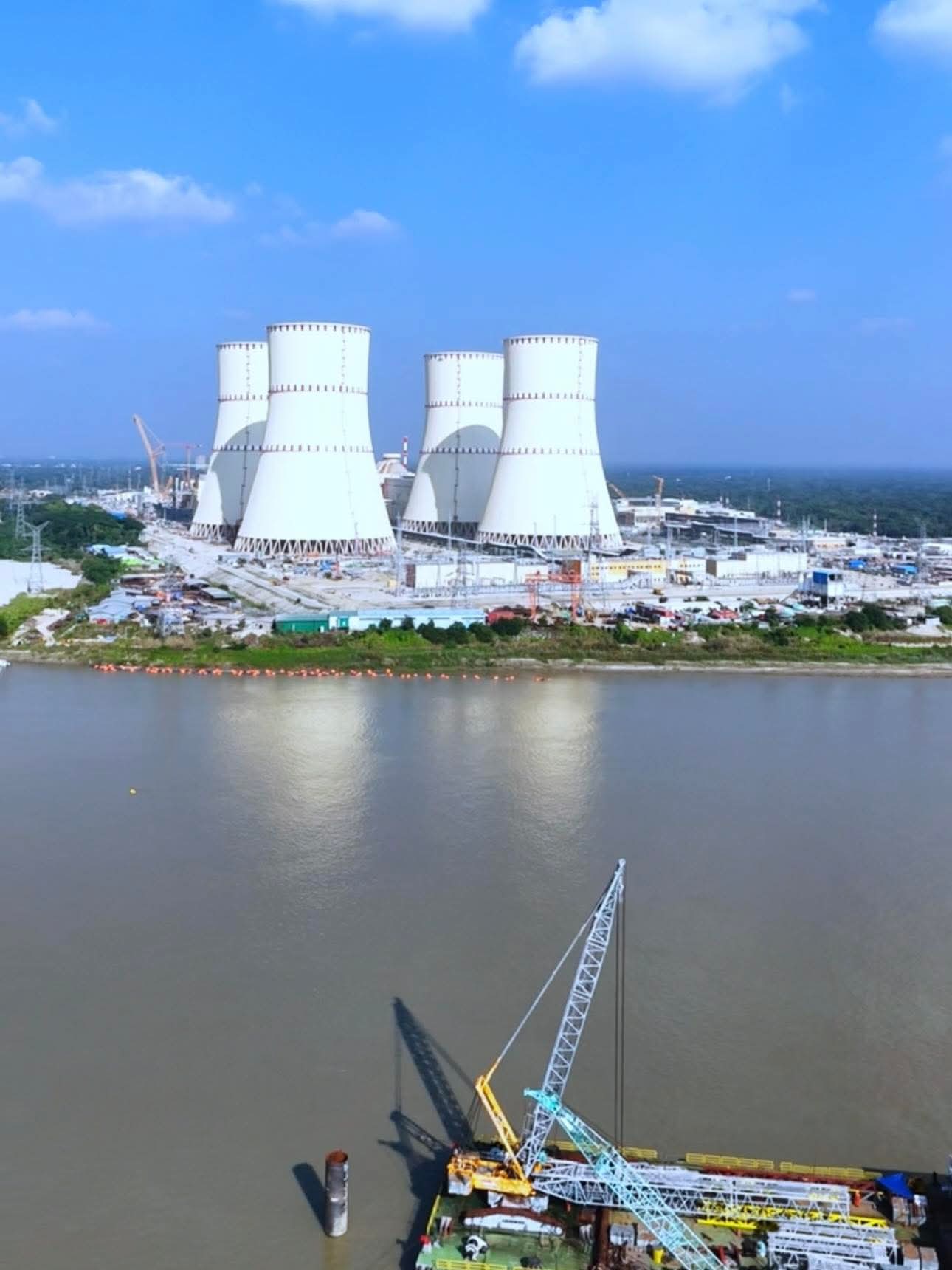 পারমানবিক চুল্লি। বাংলাদেশের পাবনা জেলার রূপপুরে অবস্থিত।
#পারমানবিক_চুল্লি #পাবনা #রূপপুর #বাংলাদেশ #ফিউলুক