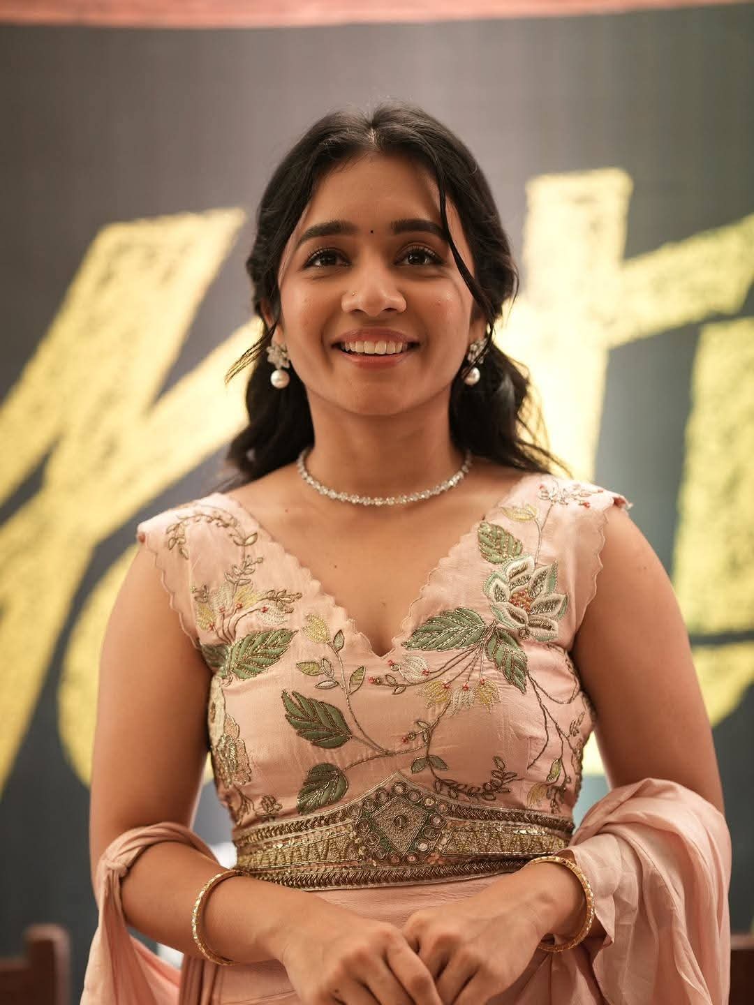 Anishma Anilkumar - Indian Lehenga Model - Indian Lehenga Beauty - Indian Lehenga Sondori - Indian Lehenga Lover - Indian Hot Girl Photo - Indian Lehenga Shoot - Indian Lehenga Fashion - Indian Lehenga Design - Indian Lehenga River - Indian Lehenga Look - Indian Lehenga Style - Indian Lehenga Photoshoot
#AnishmaAnilkumar #Lehenga #LehengaFashion #LehengaModel #LehengaStyle #DesiVibes #IndianVibes #LehengaLook #diva #bollywood