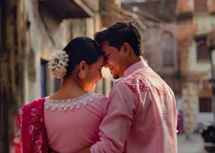 আমার কাছে সুখের সংজ্ঞা শুধুই তুমি, তোমার হাসিতেই আমার সব শান্তি লুকানো!😌🌸