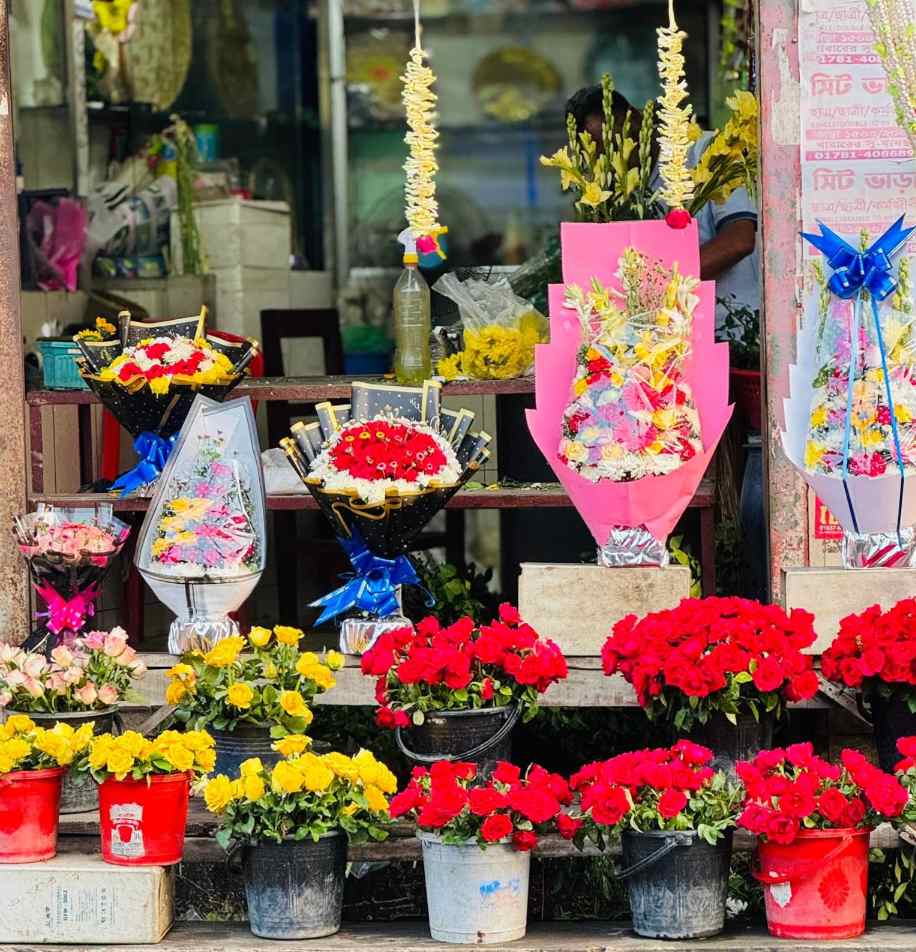 পৃথিবীর সব ফুলের সাথে আমার একবার হলে ও দেখা হোক!💐🥺