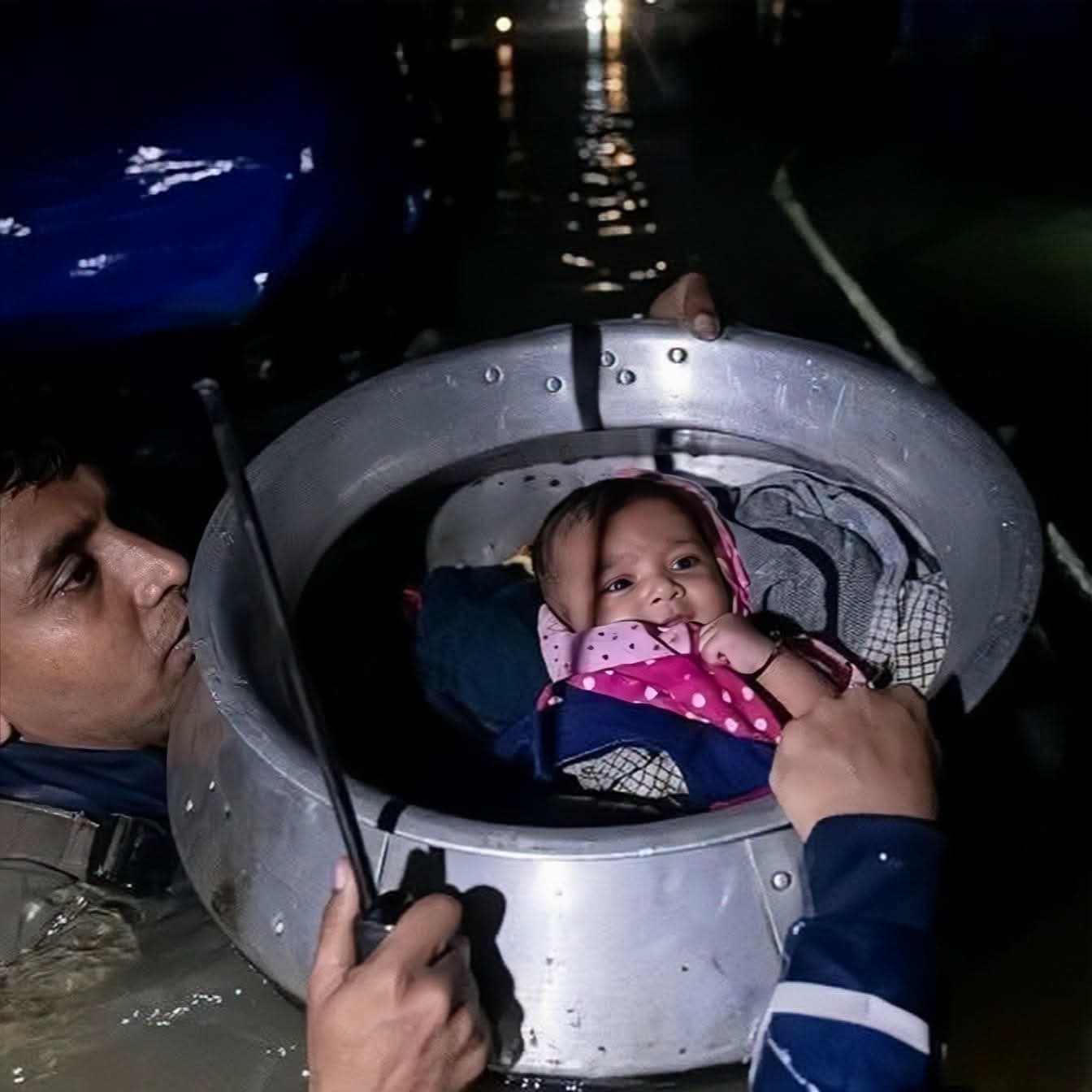 ফুটবল বিশ্বকাপে চাপা পড়ে আছে দেশের বন্যা পরিস্থিতি... আল্লাহ সবাইকে হেফাজত করুন।🤲💔