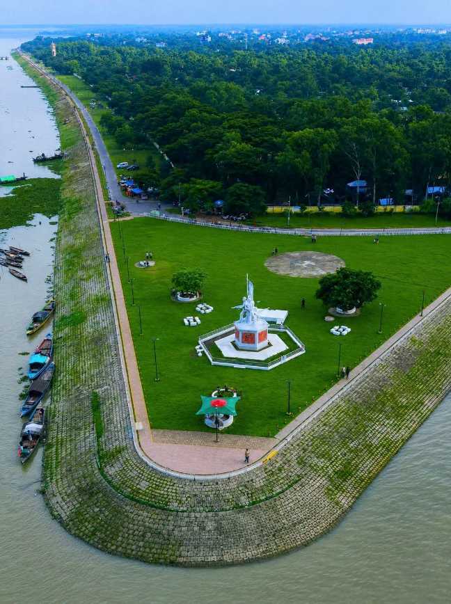 দেখে মনে হয় ইউরোপে আছি, কিন্তু না এটি সিরাজগঞ্জের নান্দনিক, হার্ড পয়েন্ট।