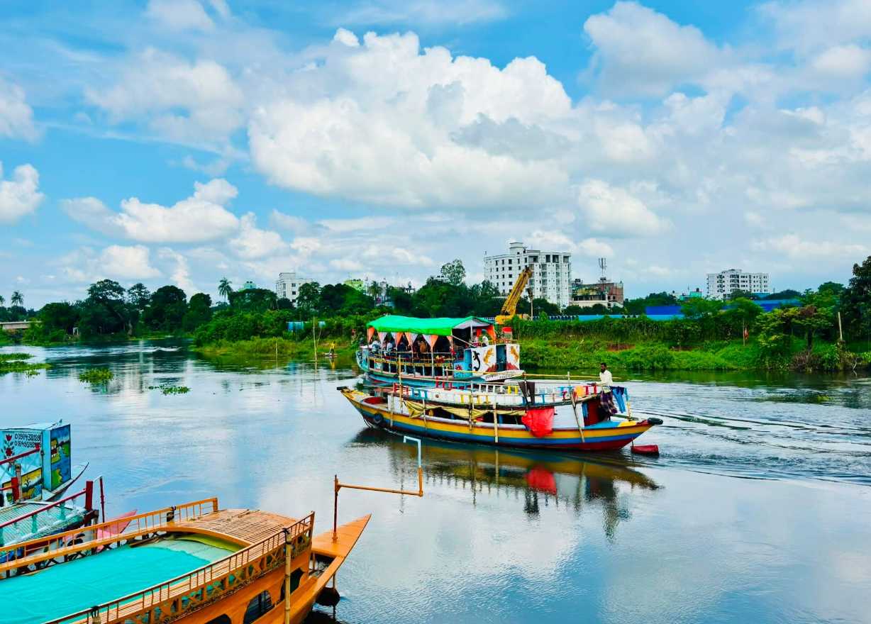 নৌকা ভ্রমণে শান্তির খোঁজ.....
রুপগঞ্জ, নারায়ণগঞ্জ, বাংলাদেশ।