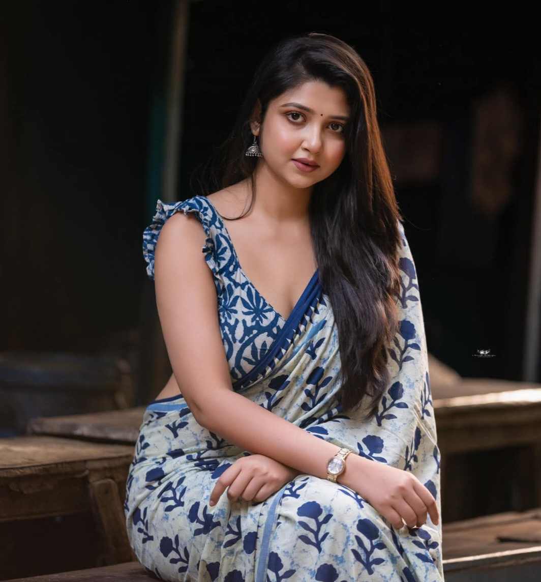 Soumi Ghosh - Kolkata Saree Blouse Style - Kolkata Saree Blouse Look - Kolkata Saree Blouse Beauty - Kolkata Saree Blouse Shoot - Kolkata Saree Blouse River - Kolkata Saree Blouse Model - Kolkata Hot Girl Photo - Kolkata Saree Blouse Lover - Kolkata Saree Blouse Photoshoot - Kolkata Saree Blouse Sondori - Kolkata Saree Blouse Fashion
#SoumiGhosh #IndianSaree #IndianBlouse #SareeFashion #SareeStyle