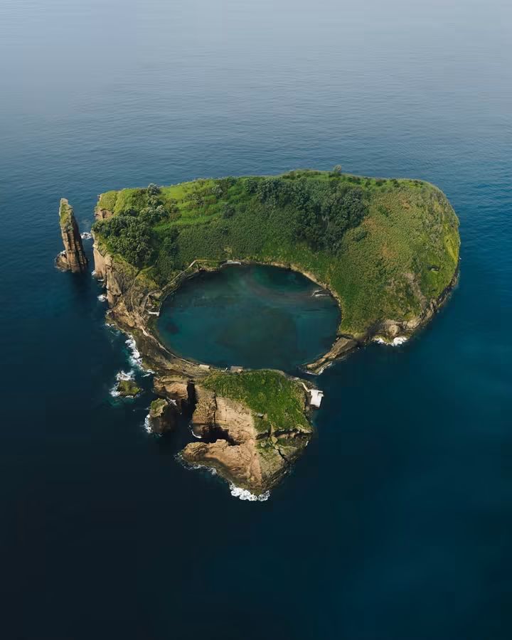 A truly unique lonely island in the Azores 😲