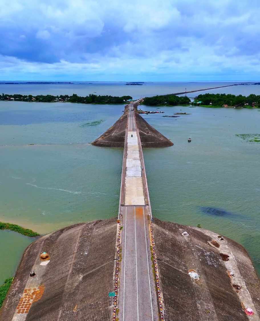 আহা রাস্তার কি অপরুপ দৃশ্য!😍🛣️