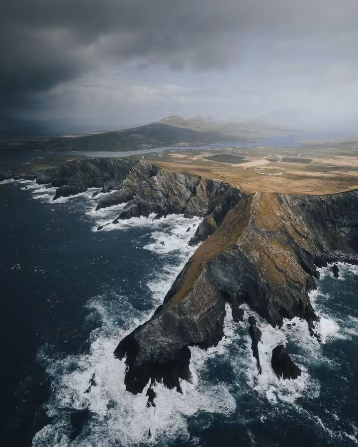 Ireland's cliffs mean serious business 😤