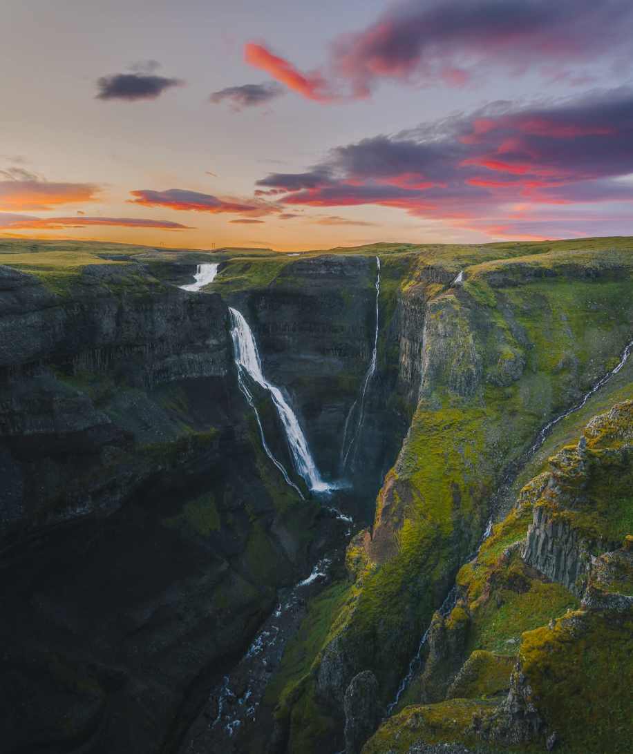 Two waterfalls in Iceland 😲
