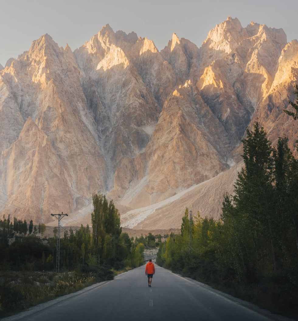 Walking into the mountains of Pakistan 🏔️