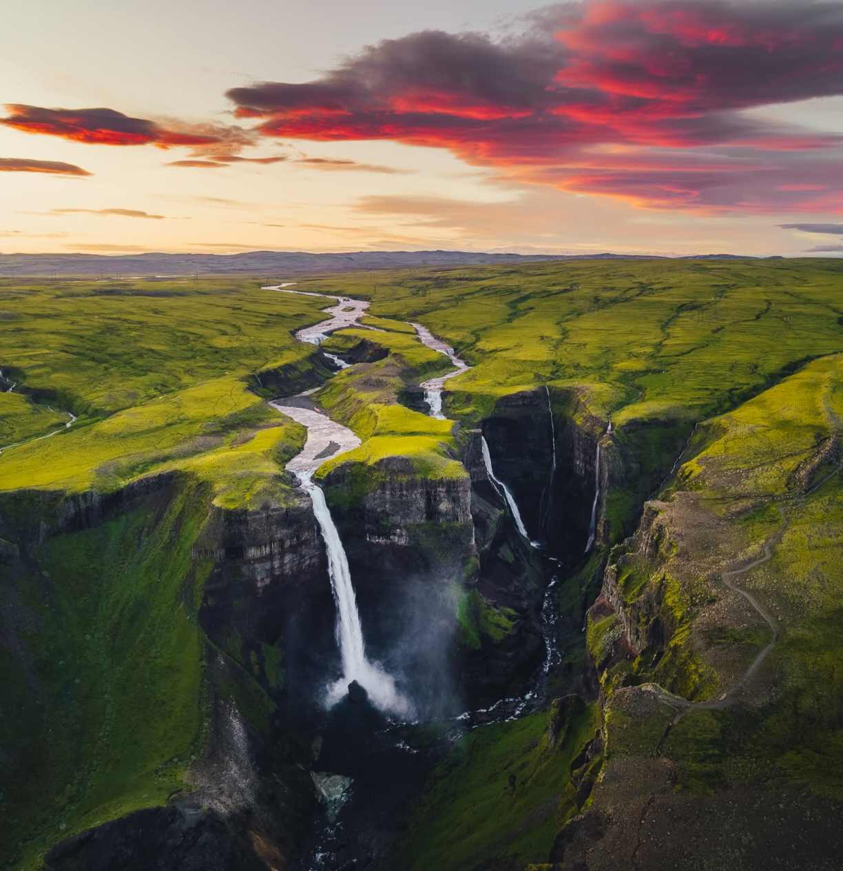 Two waterfalls plunging into the canyon in Iceland 🇮🇸