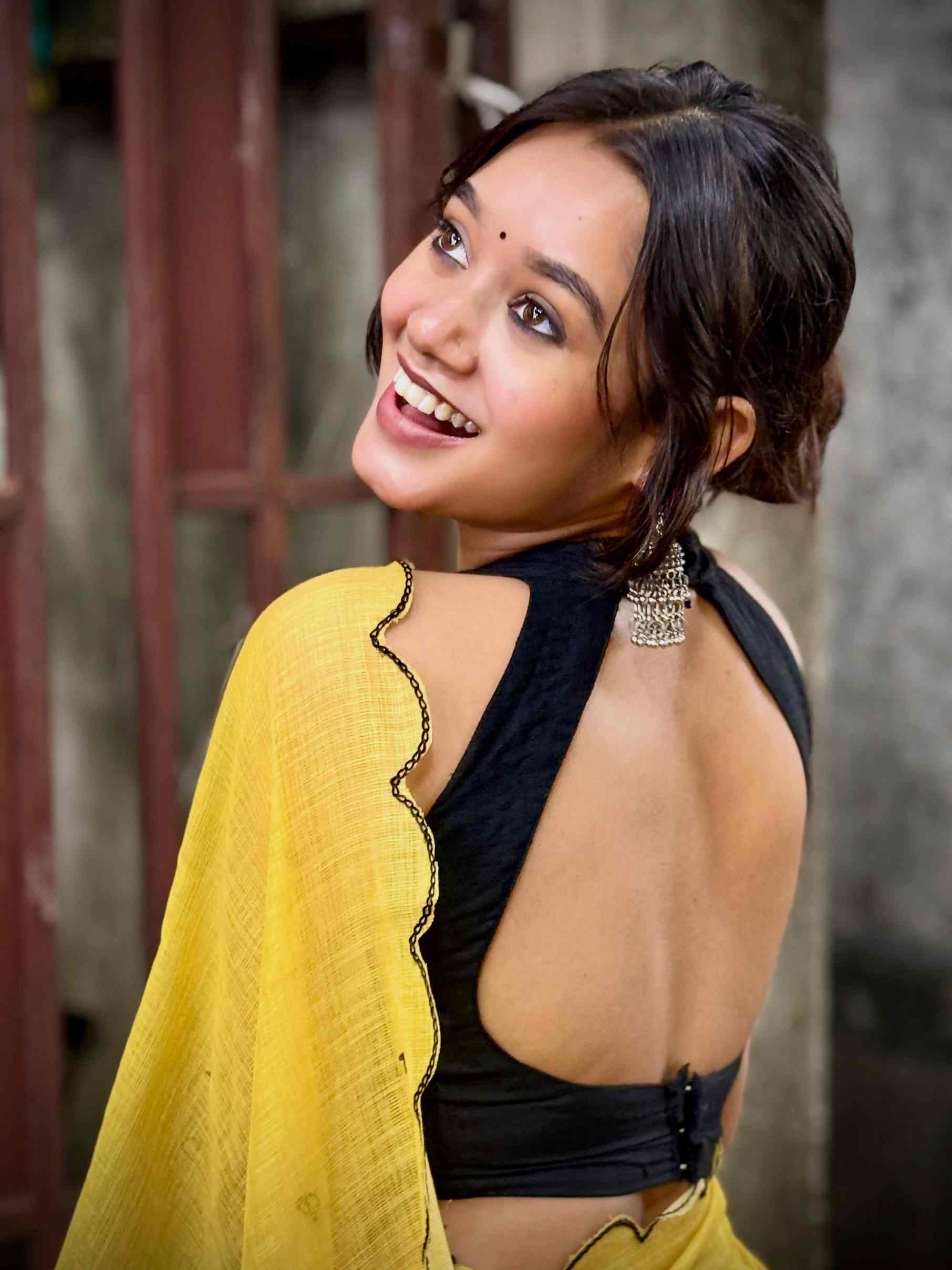 Megha Saha - Indian Saree Model Poses - Indian Saree Model Photoshoot - Beautiful Saree Girl Photo - Indian Saree Model Photo - Indian Blouse Designs - Saree Blouse Back Designs - Modern Saree Blouse Designs