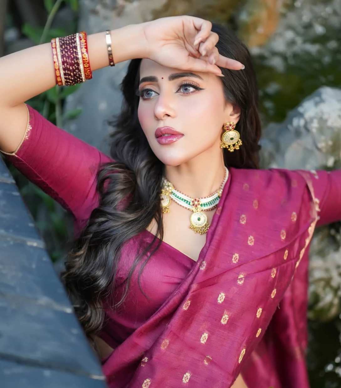 Samonty Shoumi is Bangladeshi beautiful ladies actor and model. Samonty Shoumi hot photo. Bangladeshi saree styles.  Samonty Shoumi hd photo. Blouse designs. Shoumi beautiful saree styles.