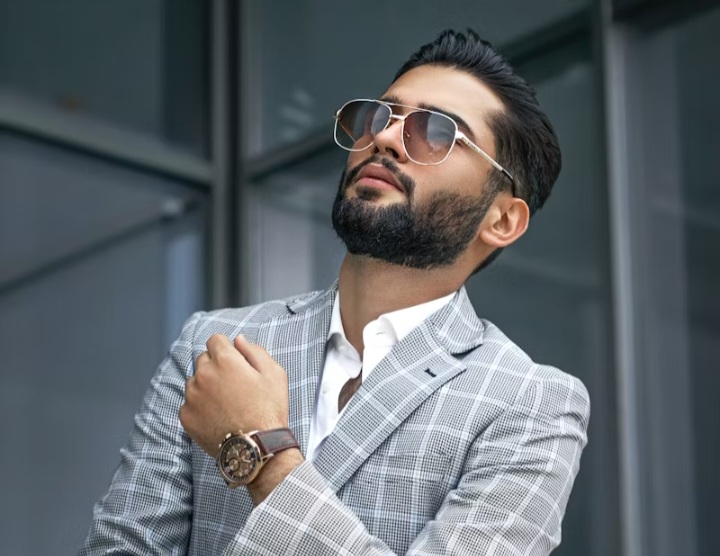 সফল ব্যক্তিরা প্রতিদিন একই পোশাক পরেন কেন?
