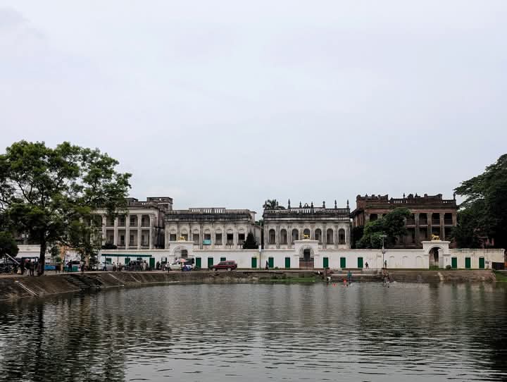 বালিয়াটি প্রাসাদ ইতিহাস।