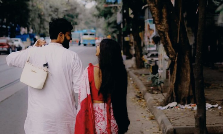 কেন নারীকে অন্ধের মতো বিশ্বাস করবে না?