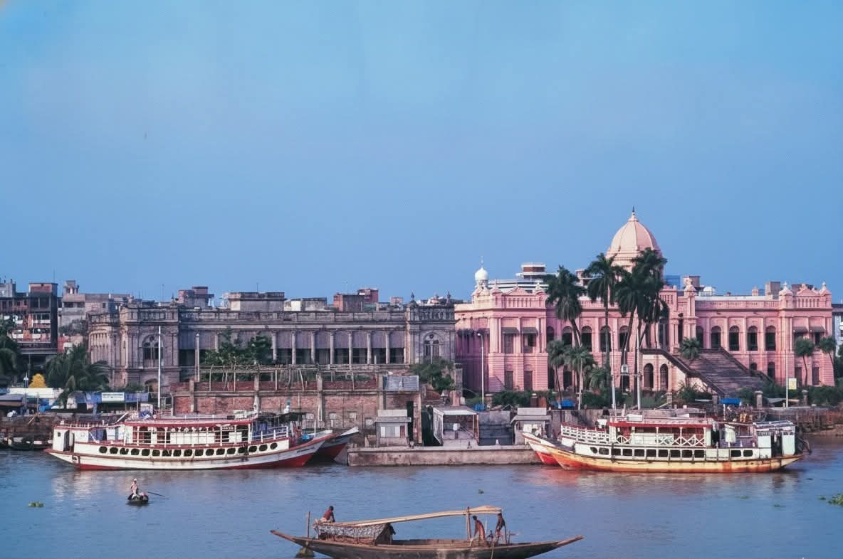 ঐতিহাসিক আহসান মঞ্জিলের এক অসাধারণ দৃশ্য!