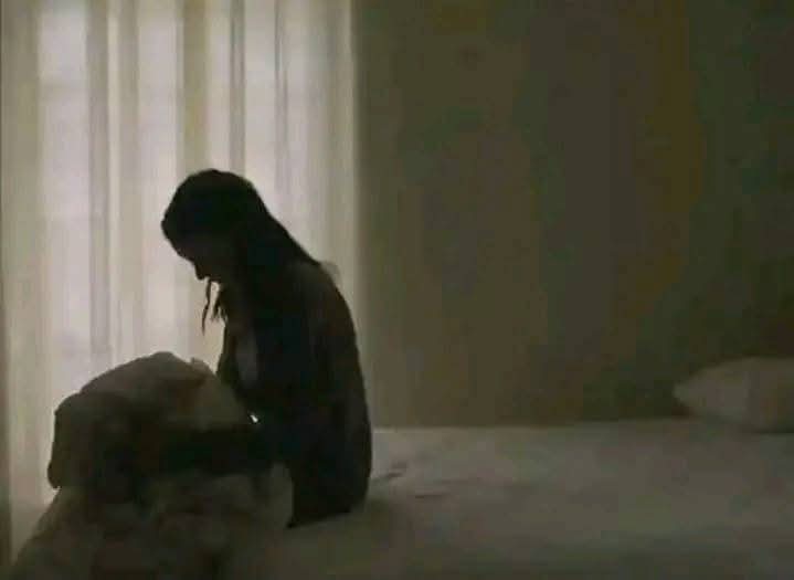 ধরতে না পারা আর ছাড়তে না পারার মাঝখানে আসলে কি?