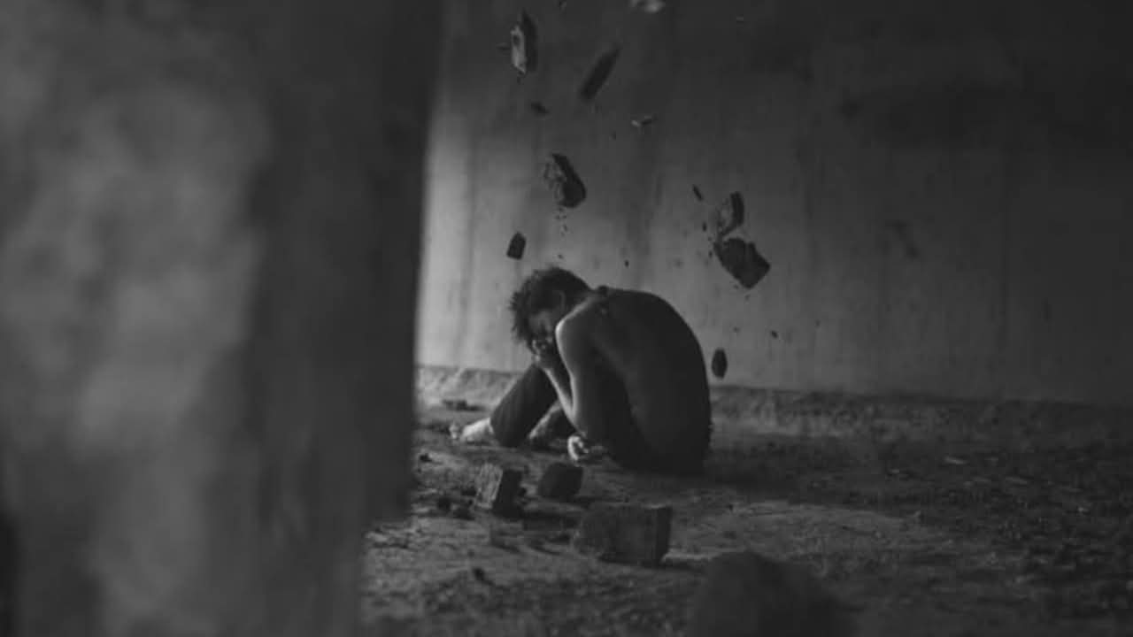 শক্তিশালী মানুষ কি হোঁচট খায়?