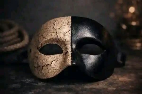 মুখোশধারী মানুষ হতে কেন সাবধান হবেন?